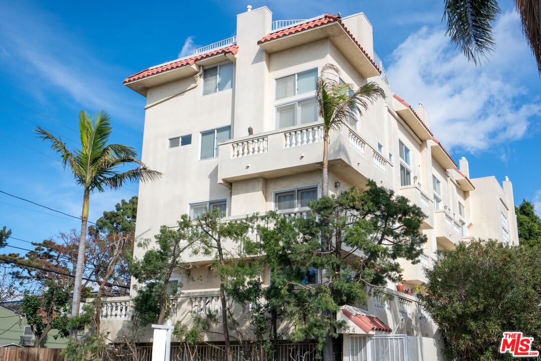 3854 Beethoven St Unit: 2