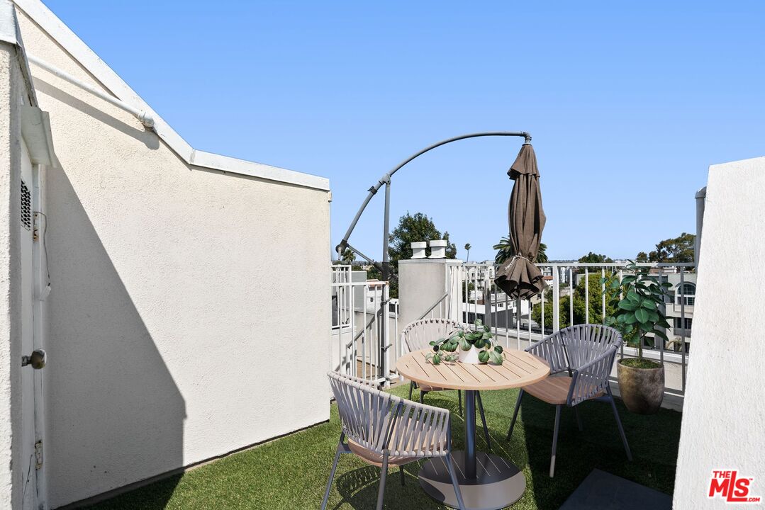 3854 Beethoven St Unit: 2