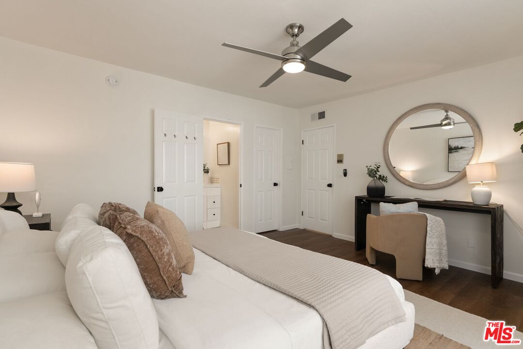 1416 S Barrington Ave Unit: 4