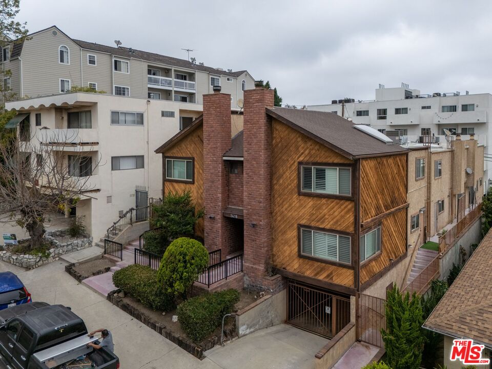 1416 S Barrington Ave Unit: 4