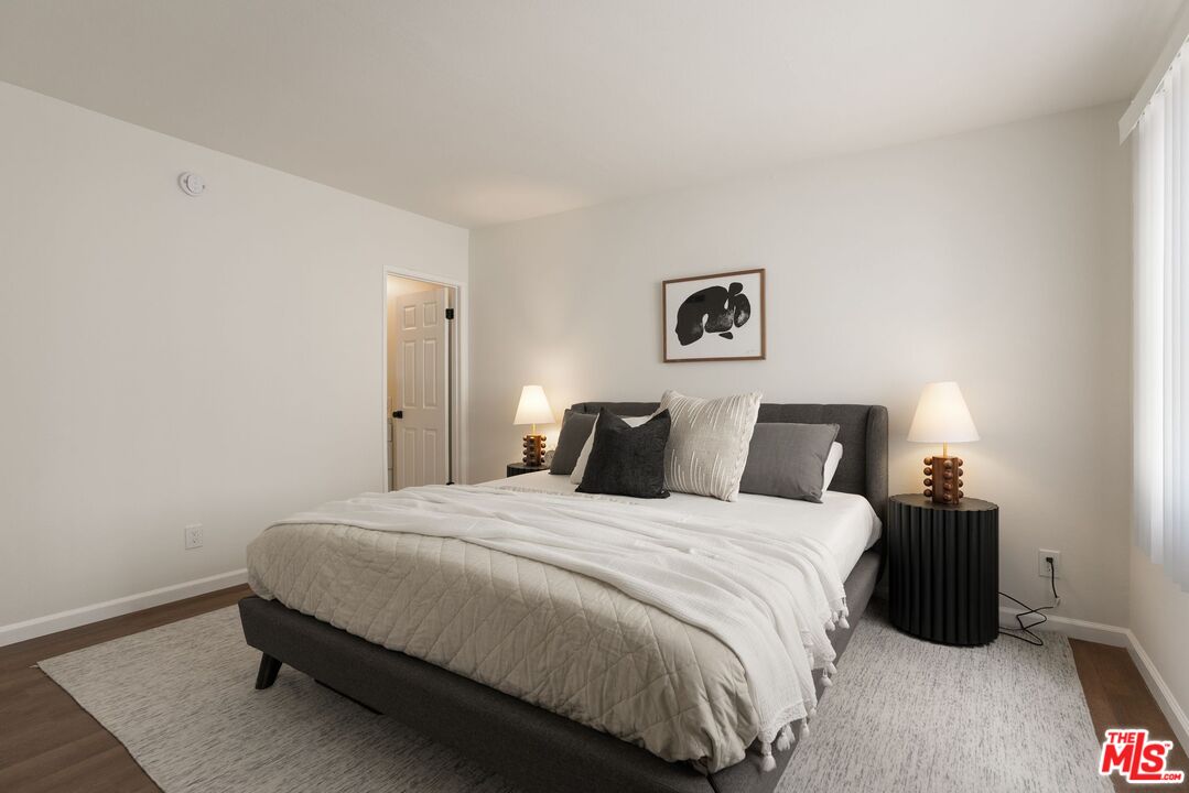 1416 S Barrington Ave Unit: 4