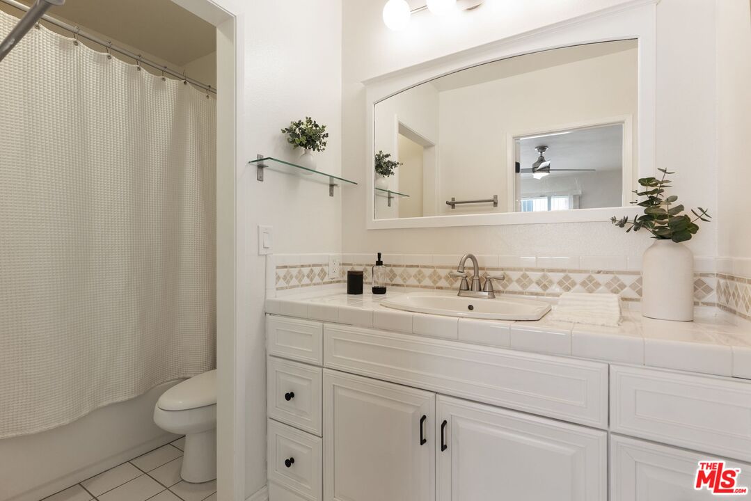 1416 S Barrington Ave Unit: 4