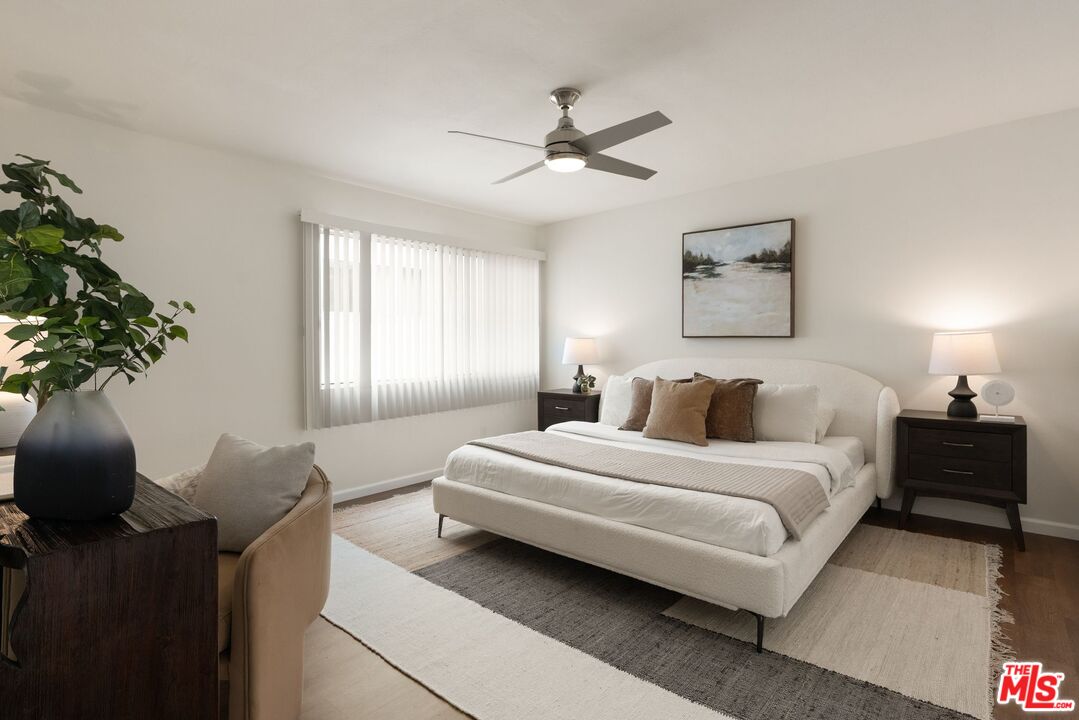 1416 S Barrington Ave Unit: 4