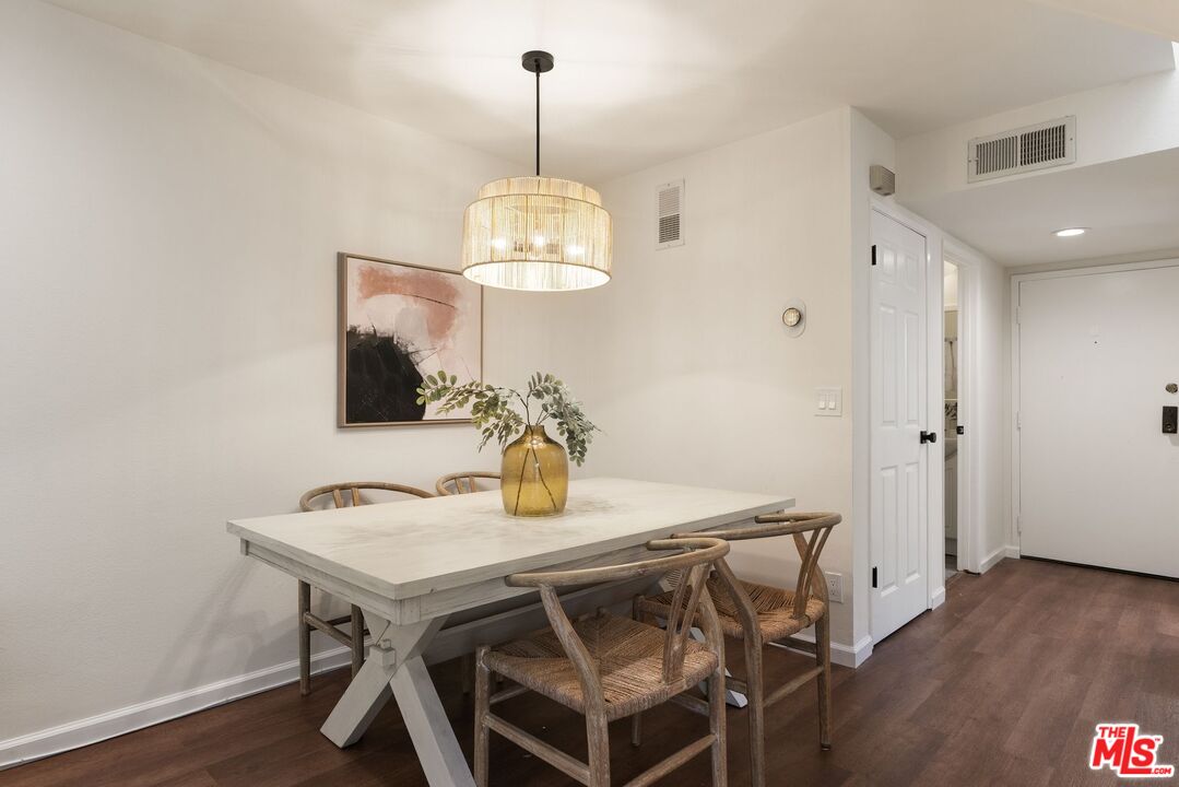 1416 S Barrington Ave Unit: 4