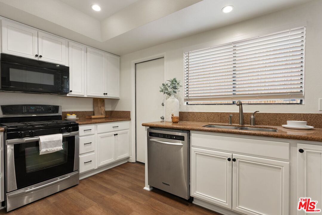 1416 S Barrington Ave Unit: 4