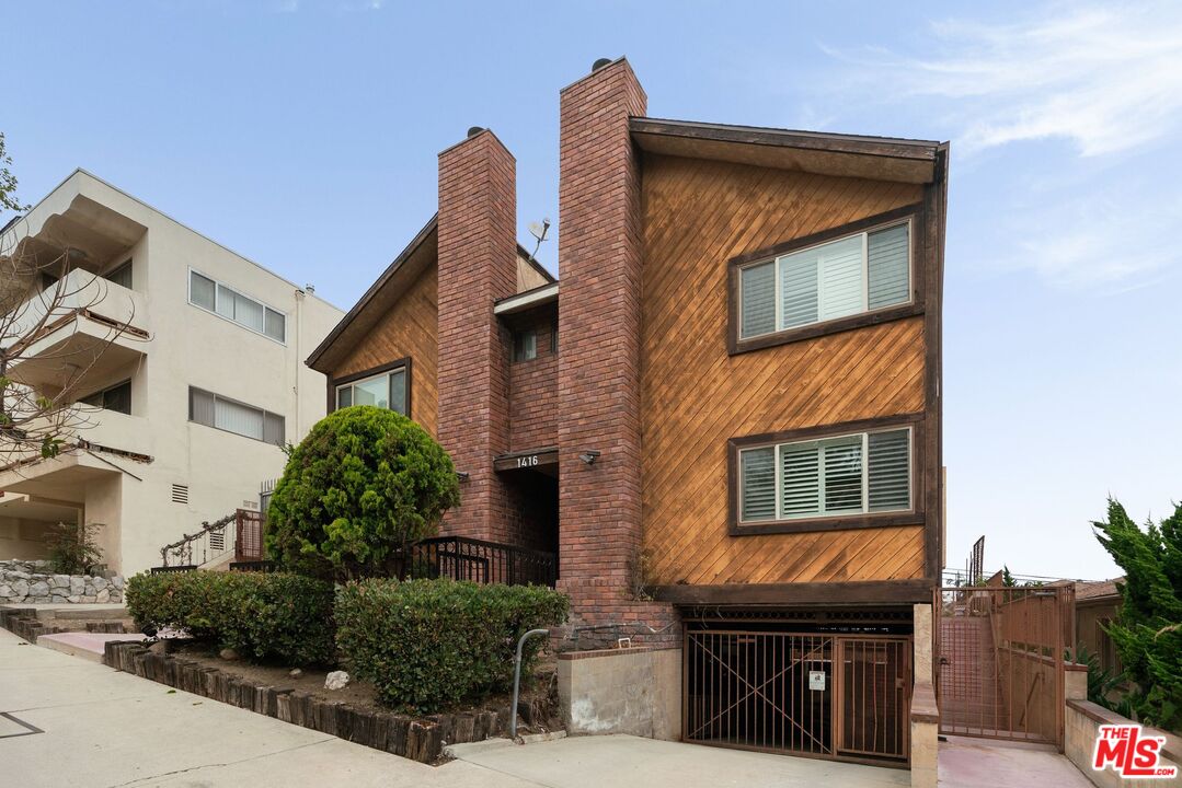 1416 S Barrington Ave Unit: 4