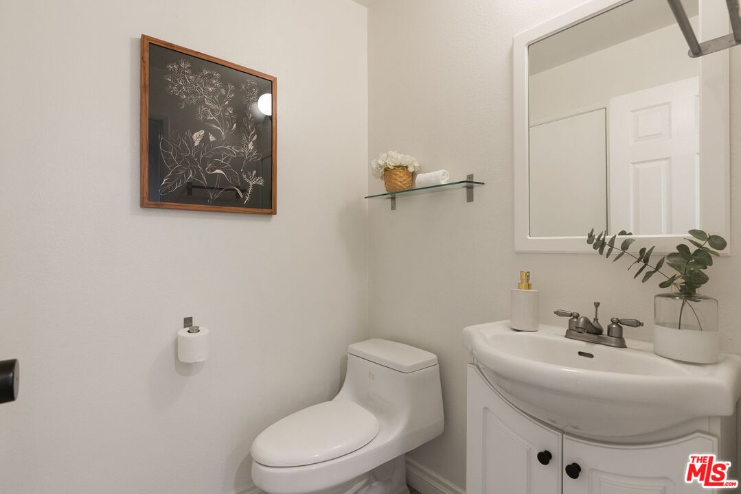 1416 S Barrington Ave Unit: 4