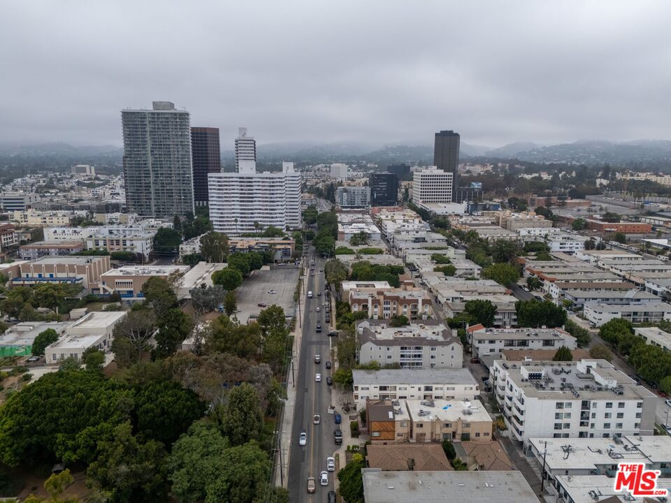 1416 S Barrington Ave Unit: 4