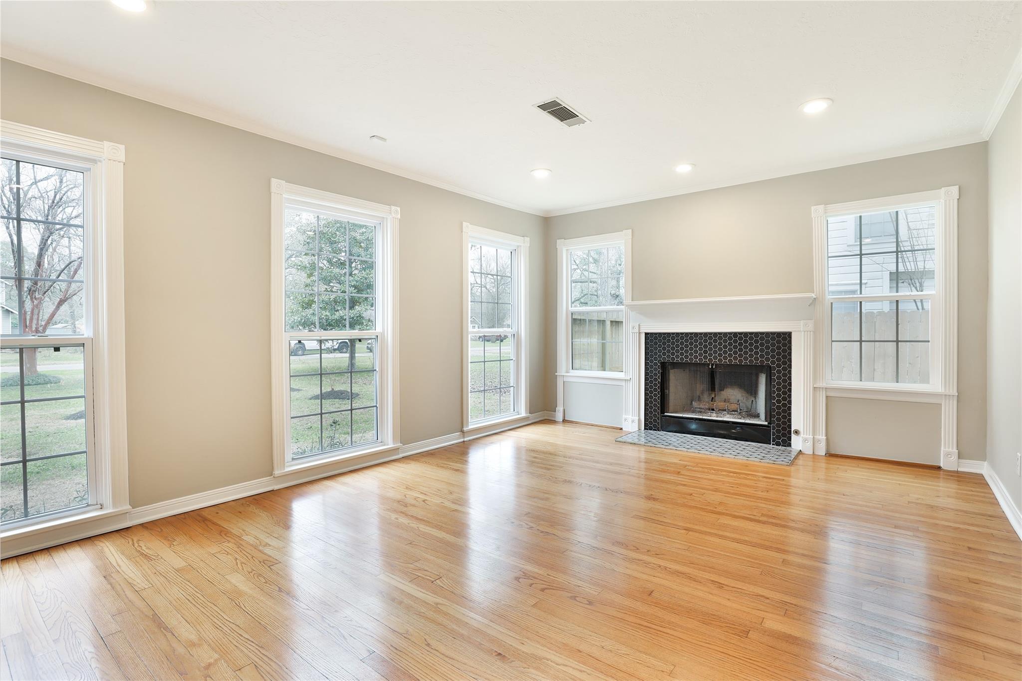 423 W 32nd Street