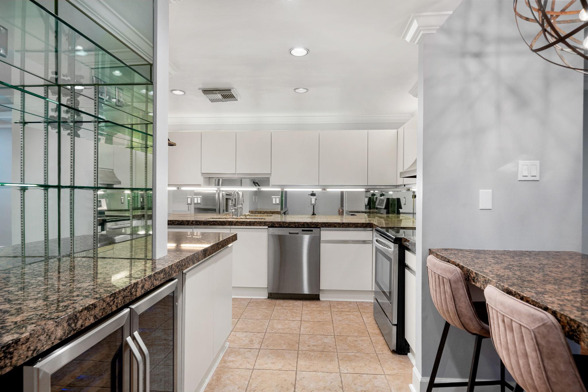 905 Hawthorne Street