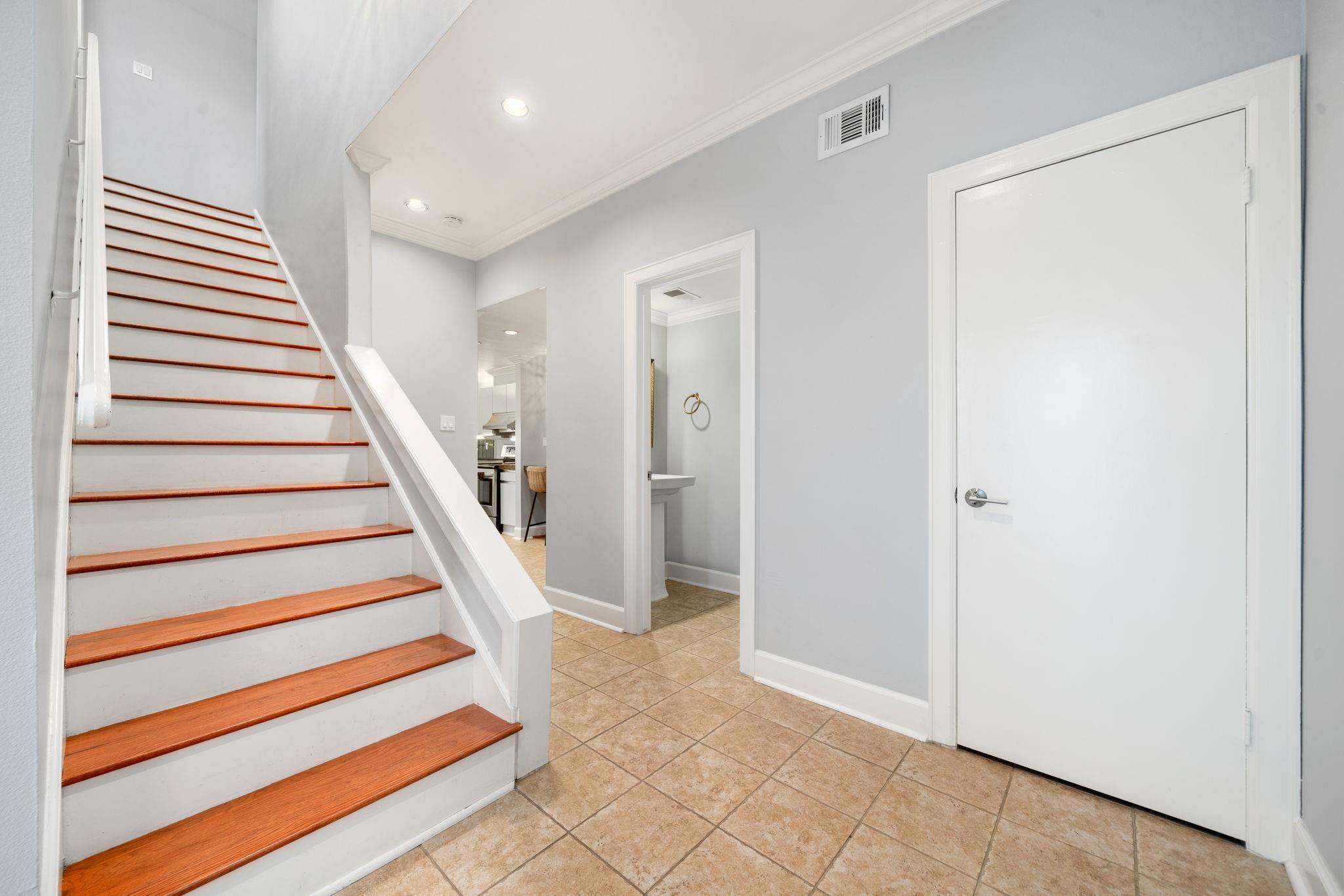 905 Hawthorne Street