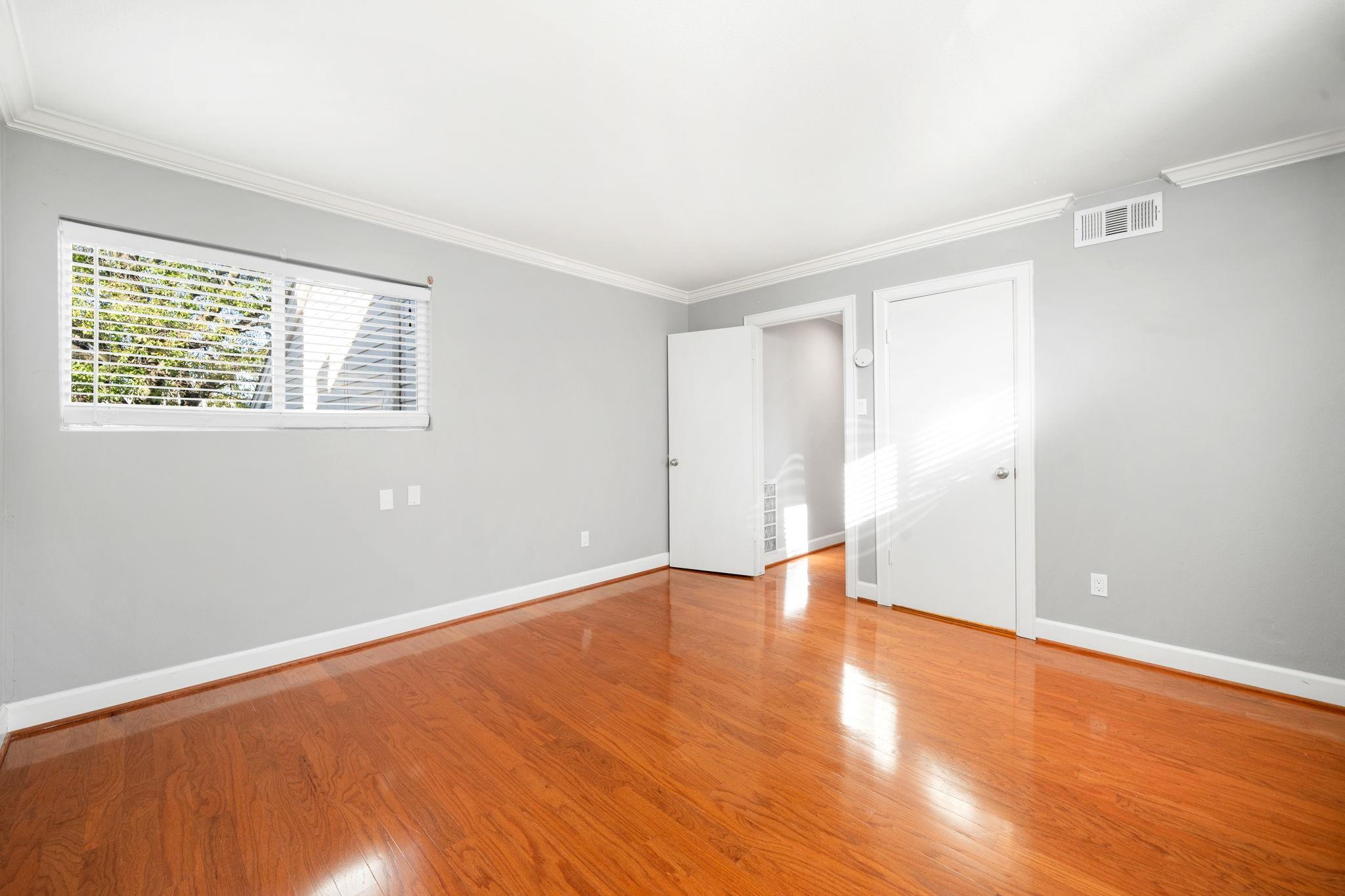 905 Hawthorne Street