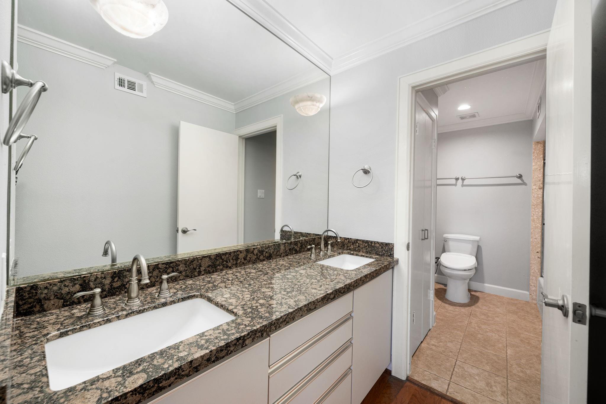 905 Hawthorne Street