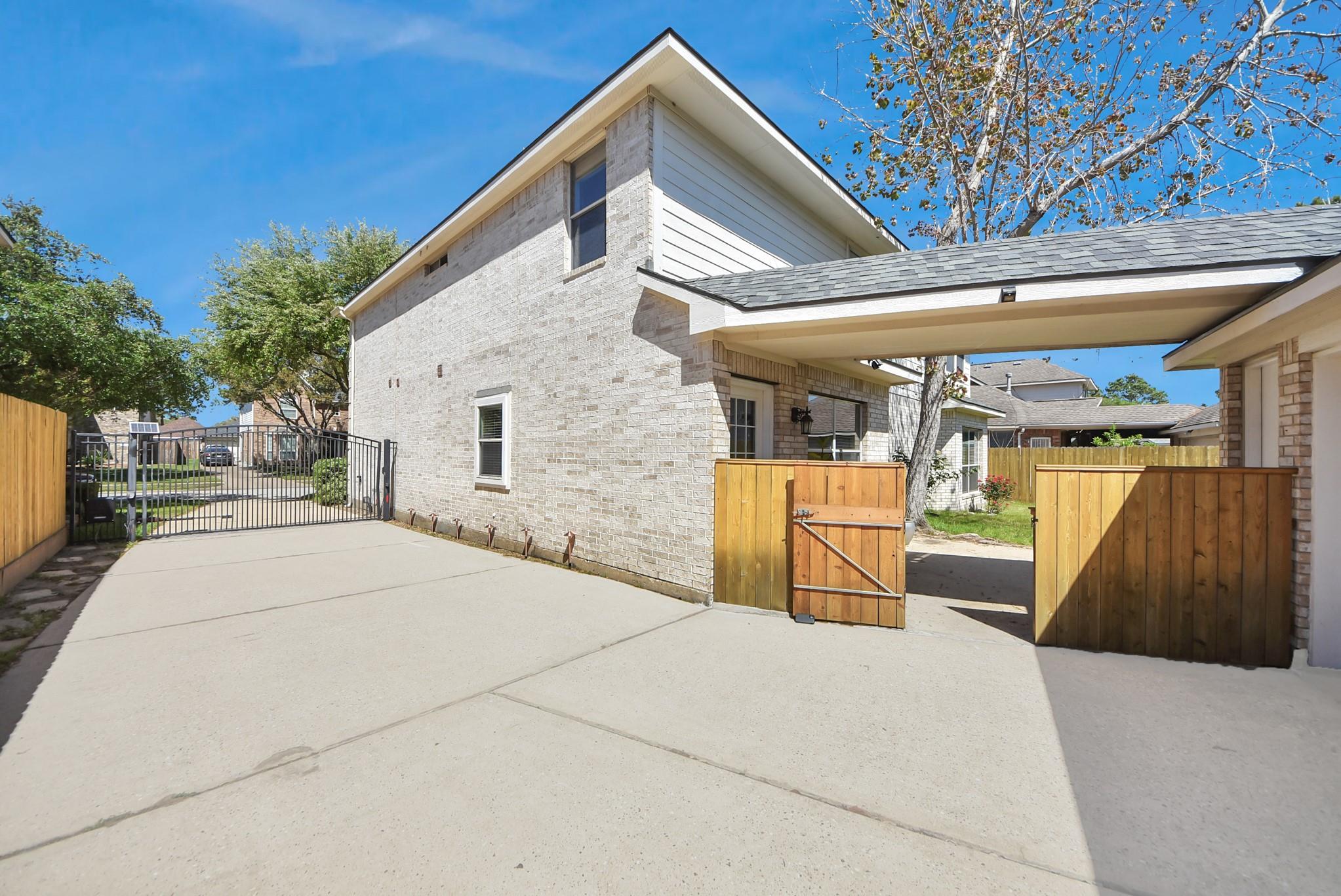 12815 Dadebrook Court