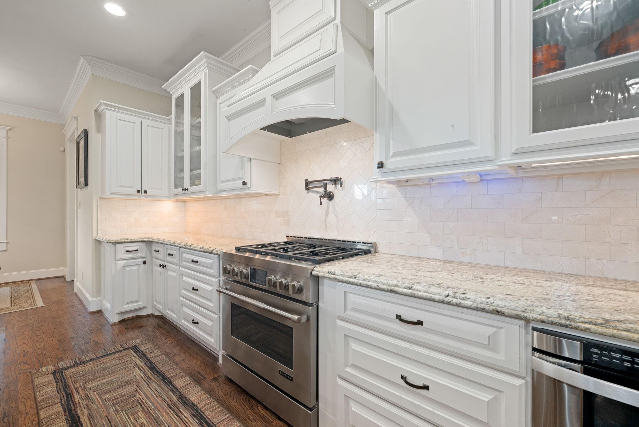 1639 Du Barry Lane