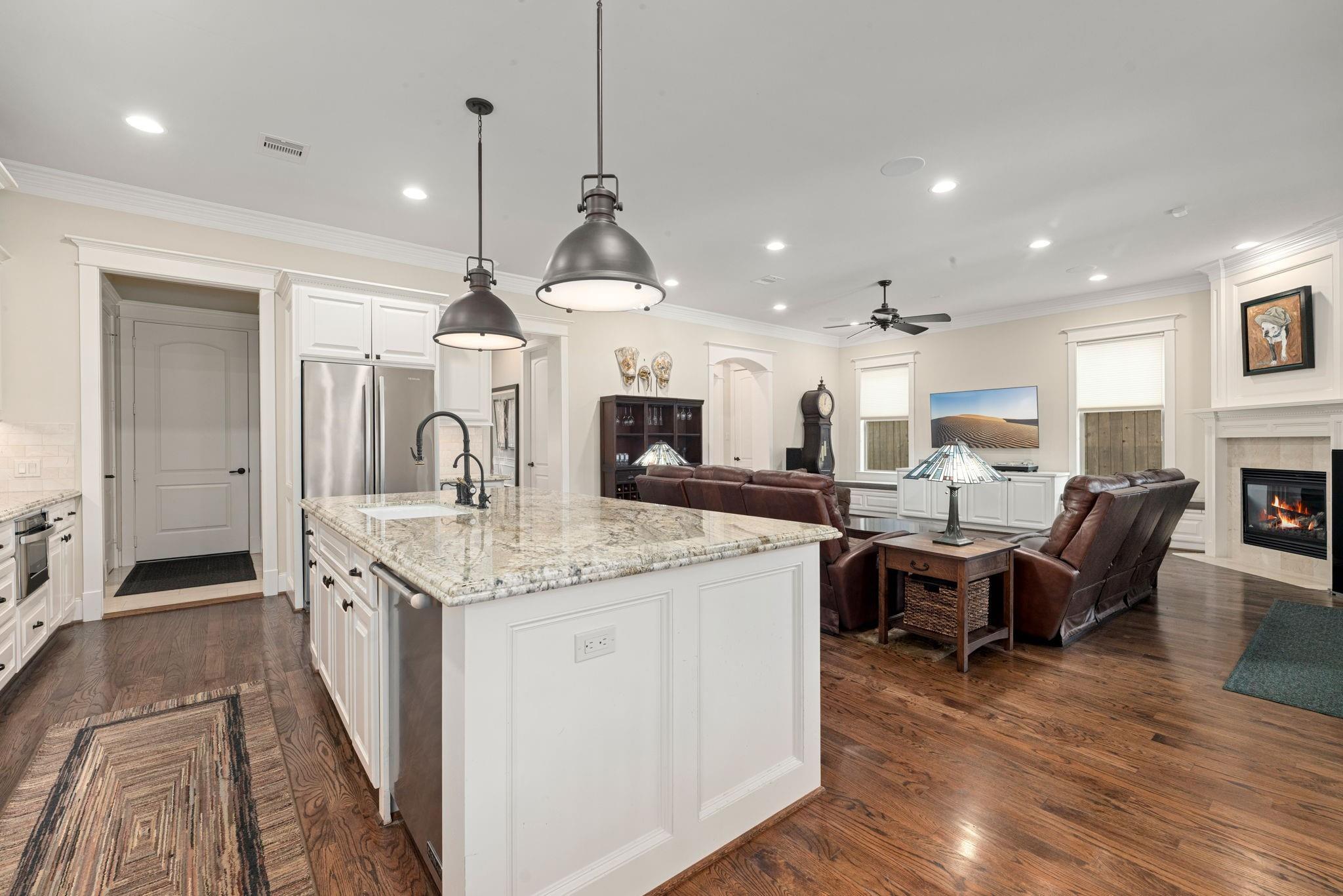 1639 Du Barry Lane