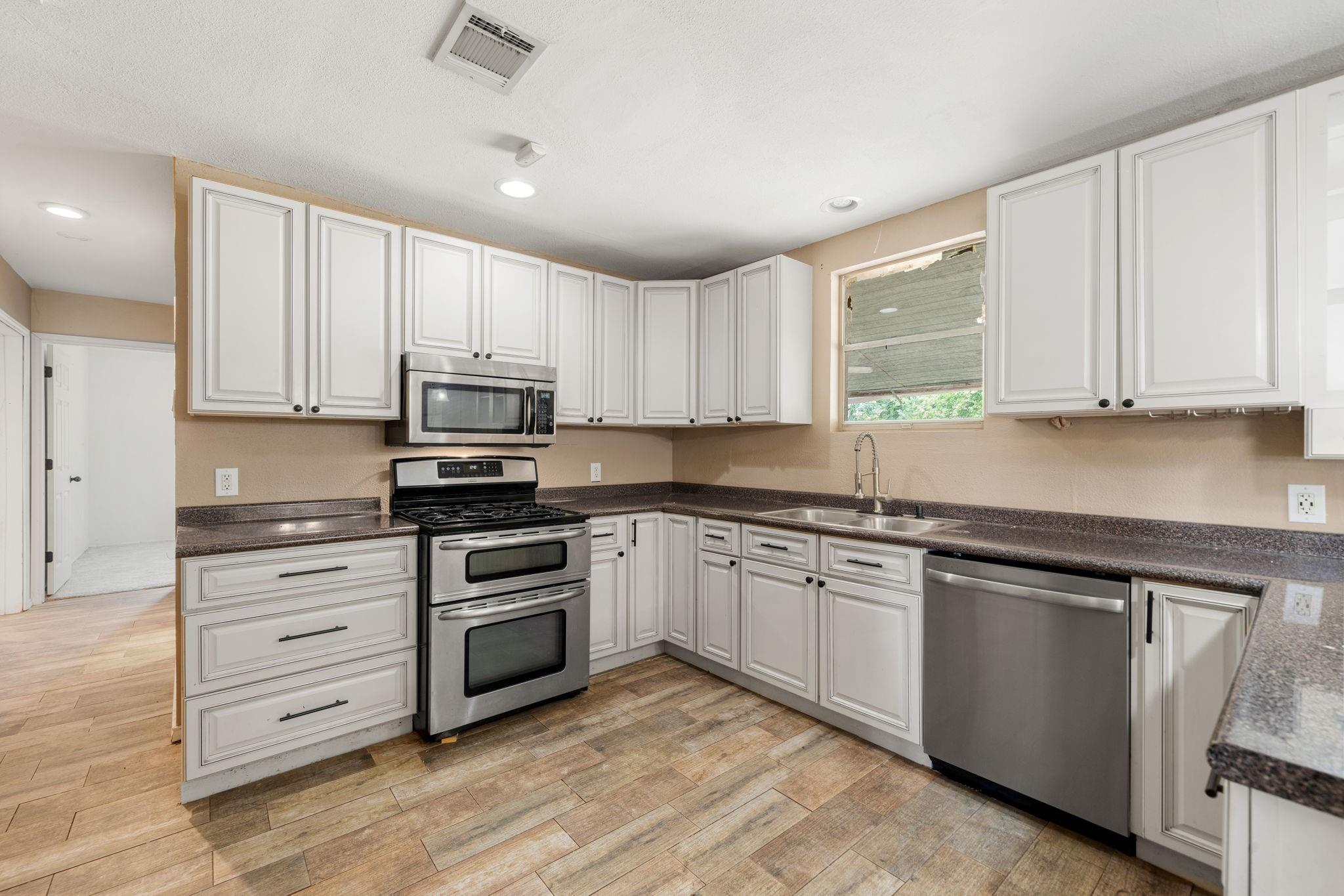 12914 Manor Drive