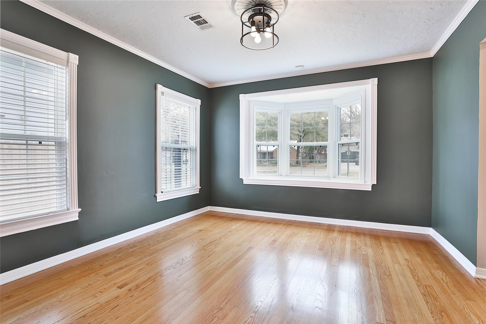 423 W 32nd Street