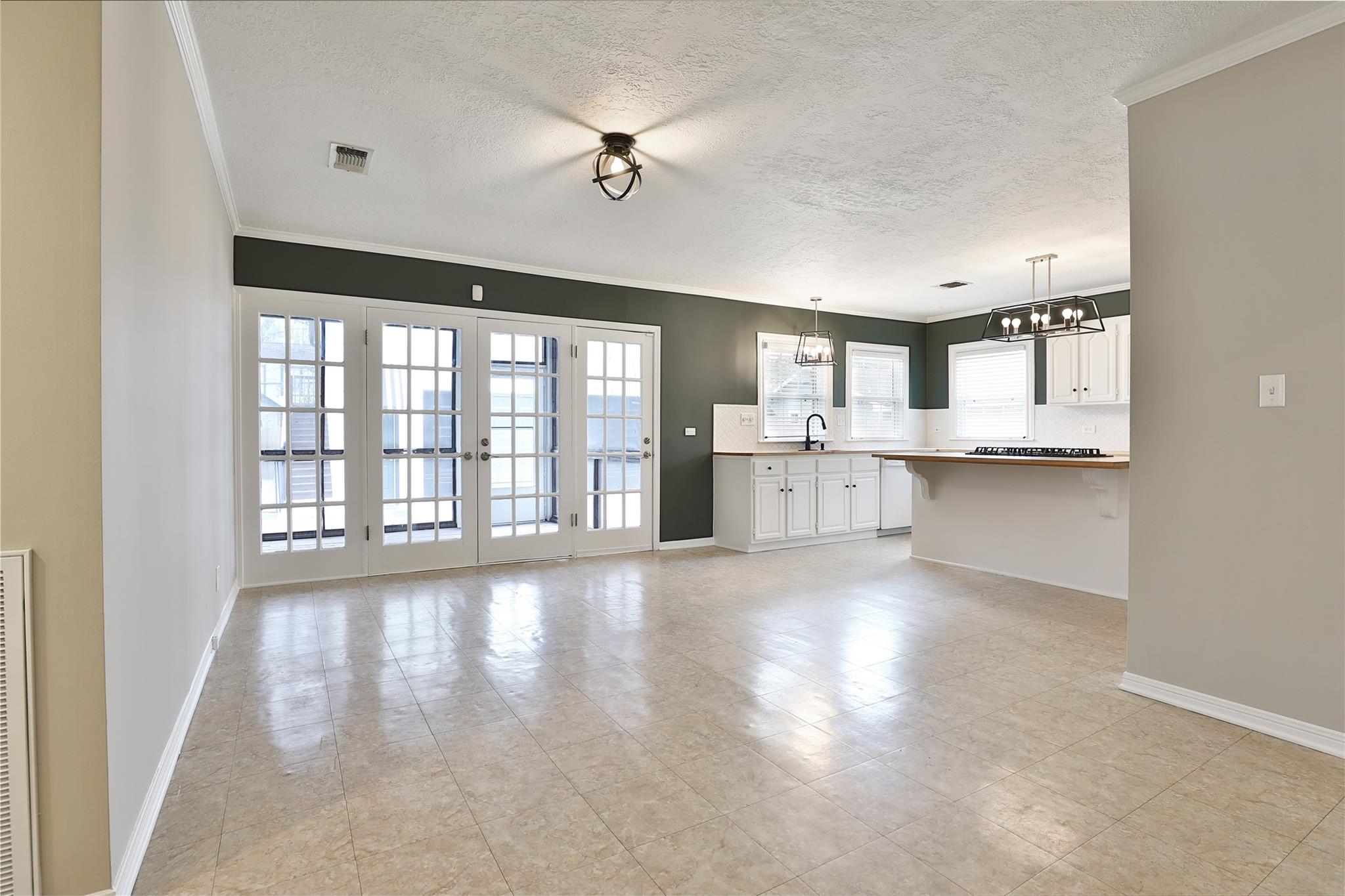 423 W 32nd Street