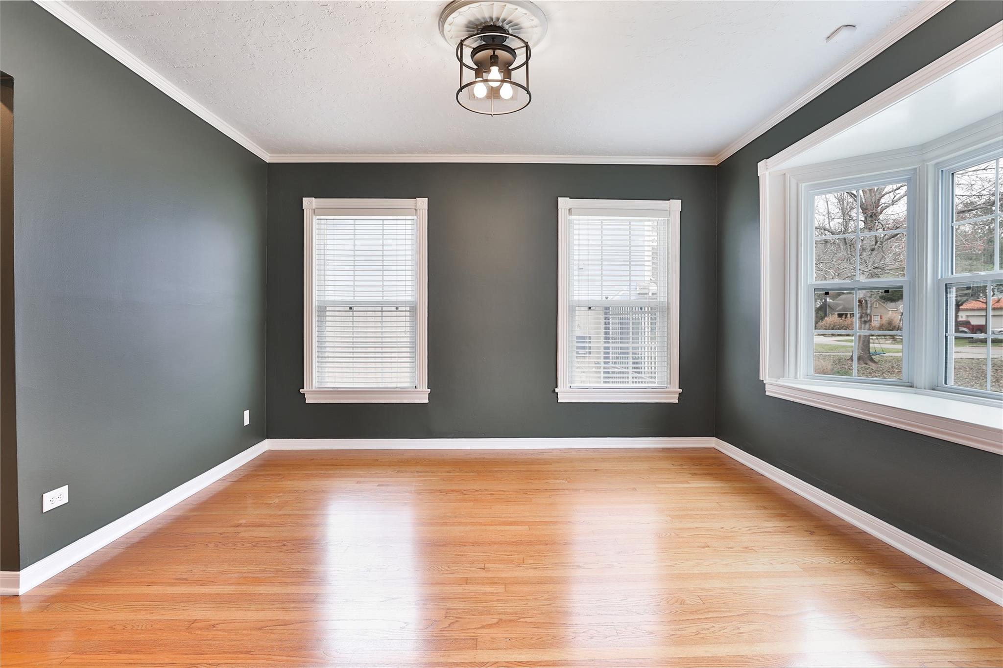 423 W 32nd Street