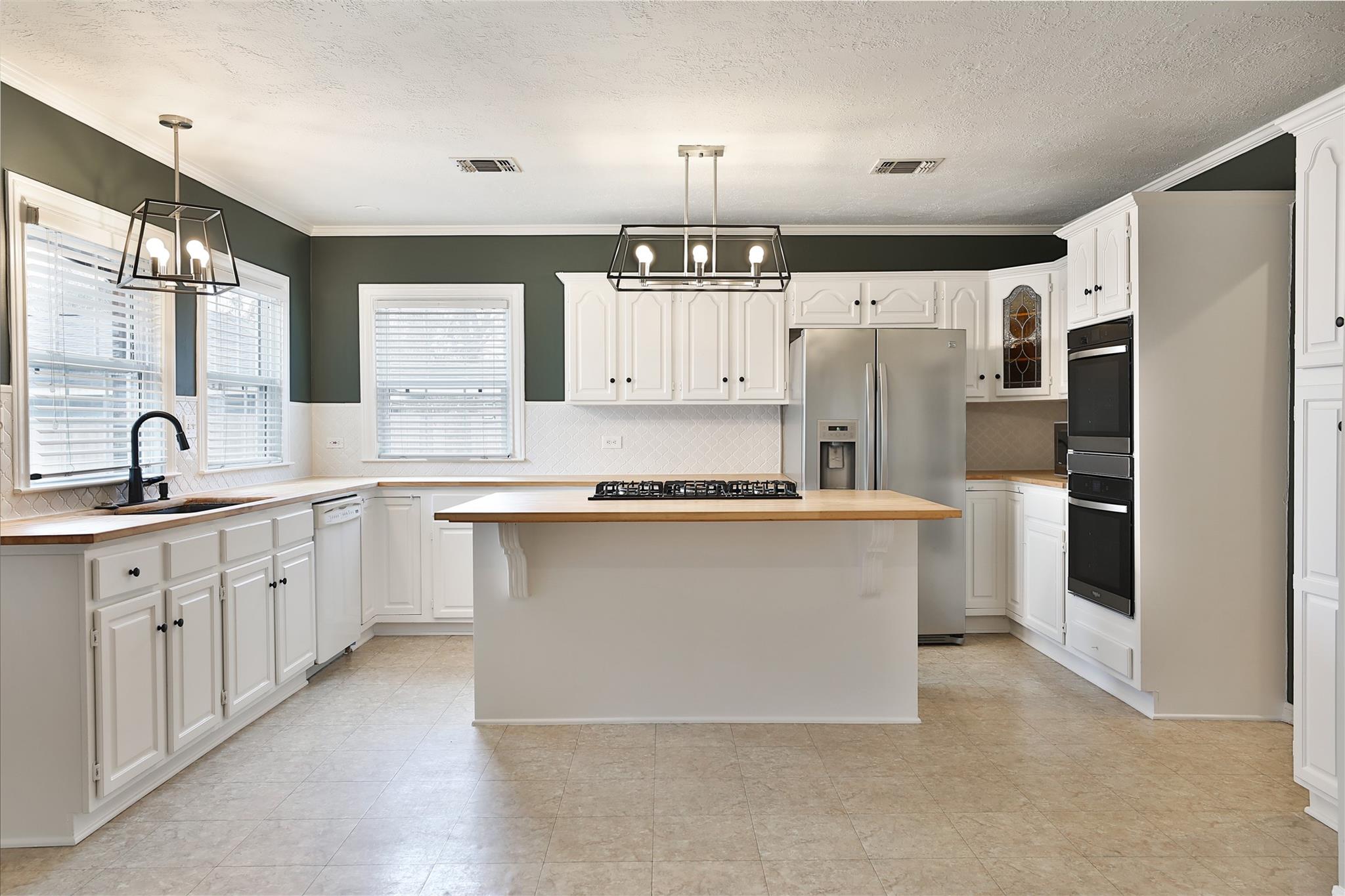423 W 32nd Street