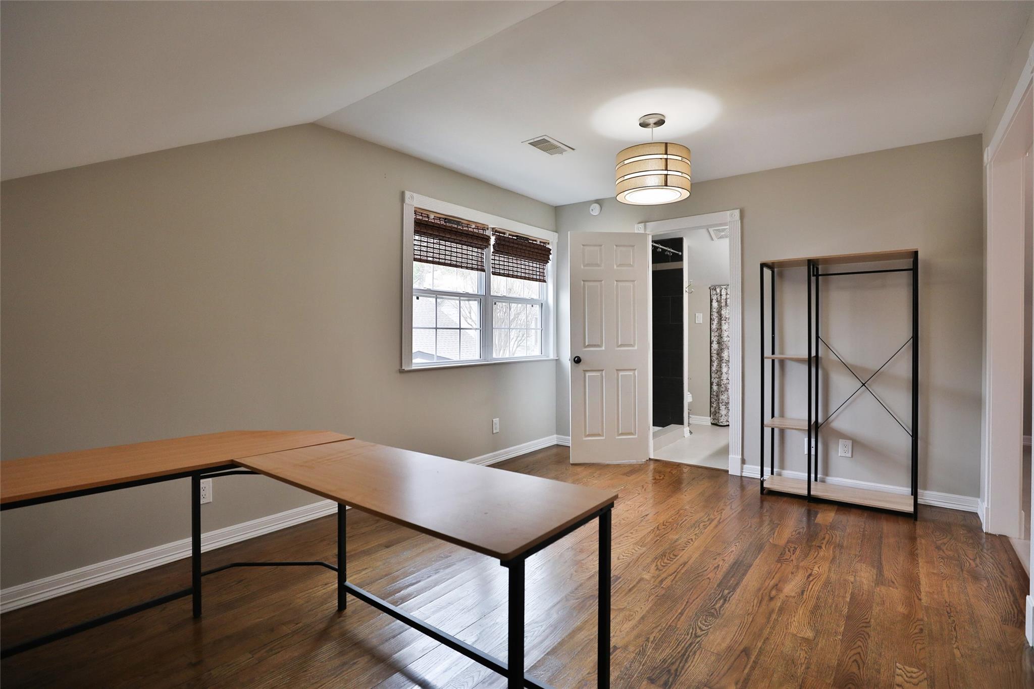 423 W 32nd Street