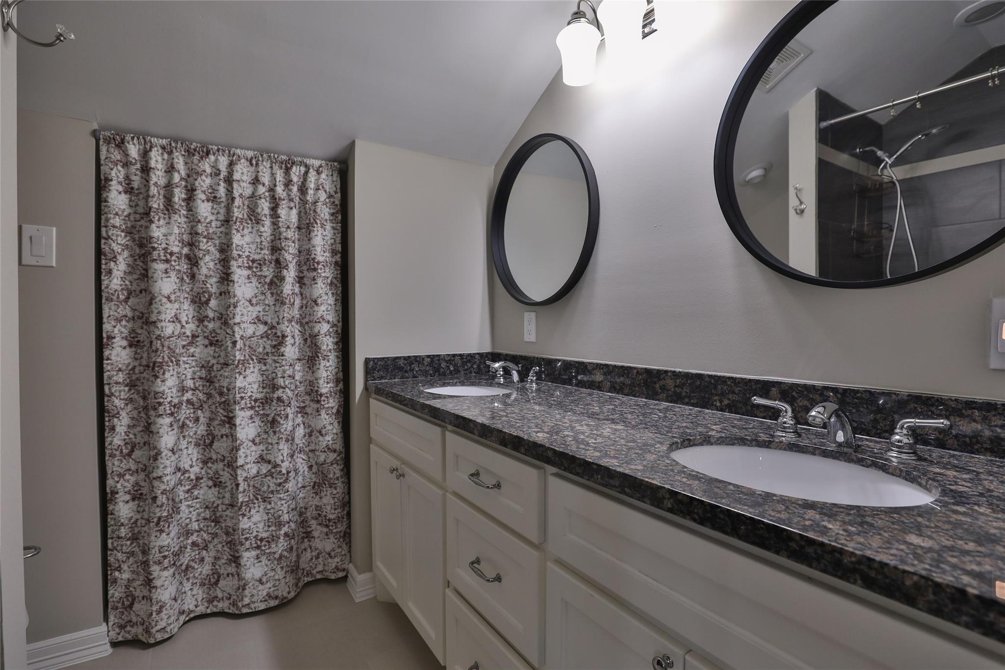 423 W 32nd Street