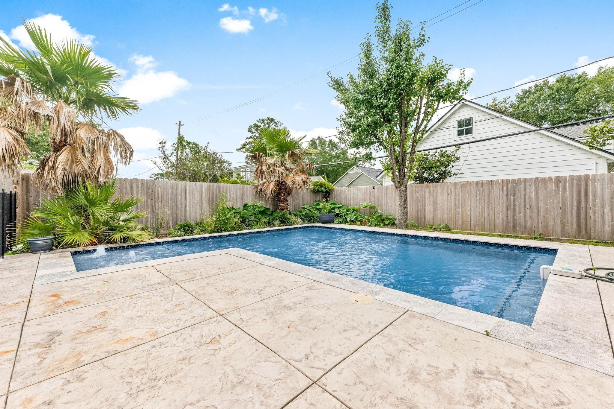 423 W 32nd Street