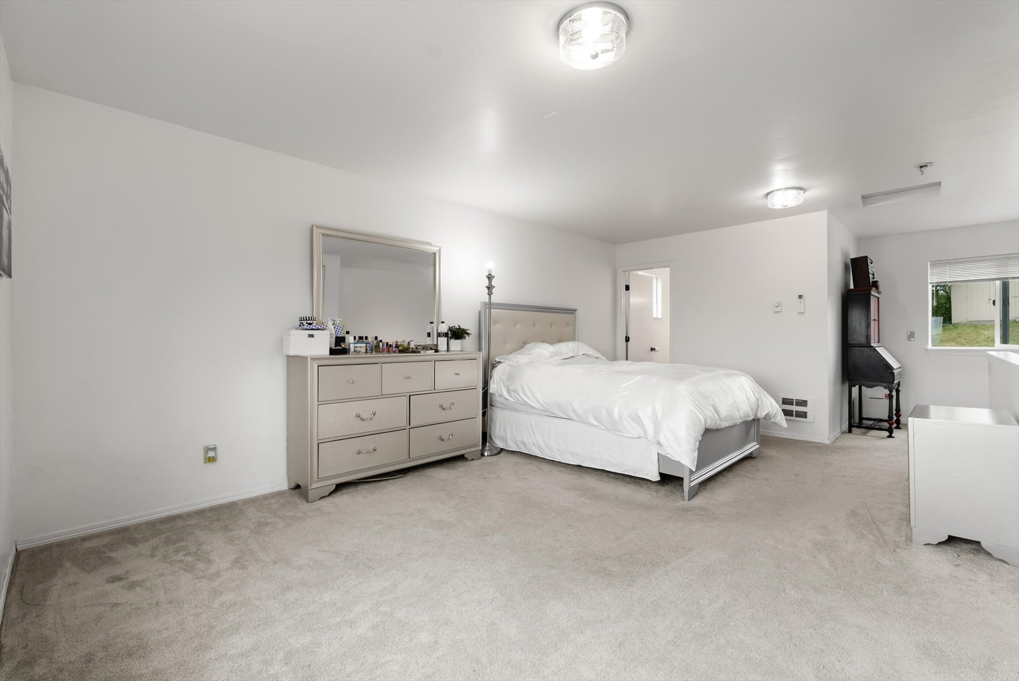 101 22nd Avenue W