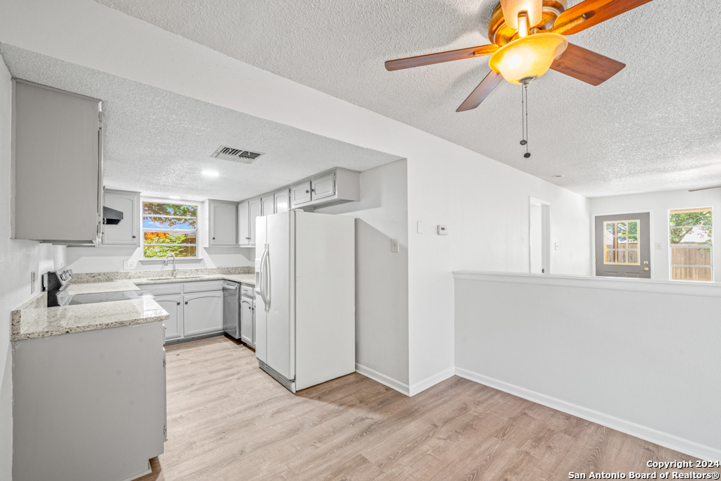 209 JEANETTE DR