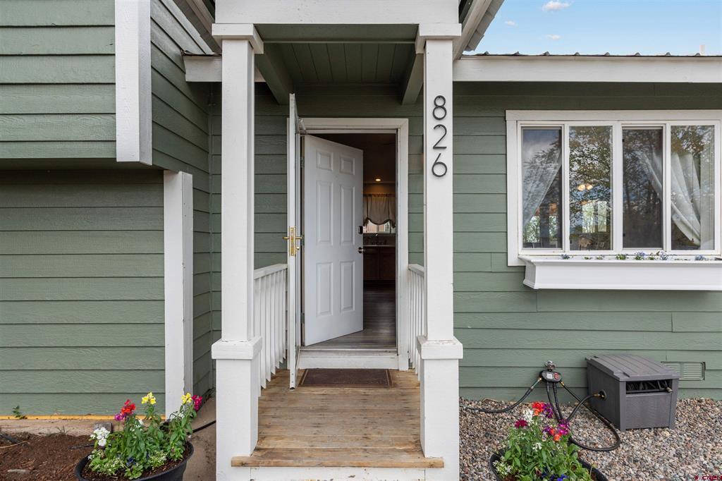 826 E Tamarack Drive