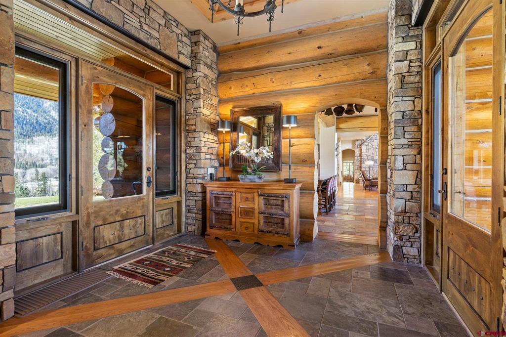 464 Pinnacle View Drive