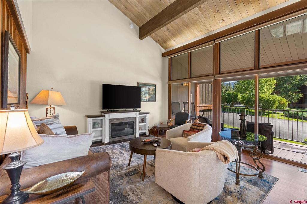 73 S Tamarron Drive Unit: 803