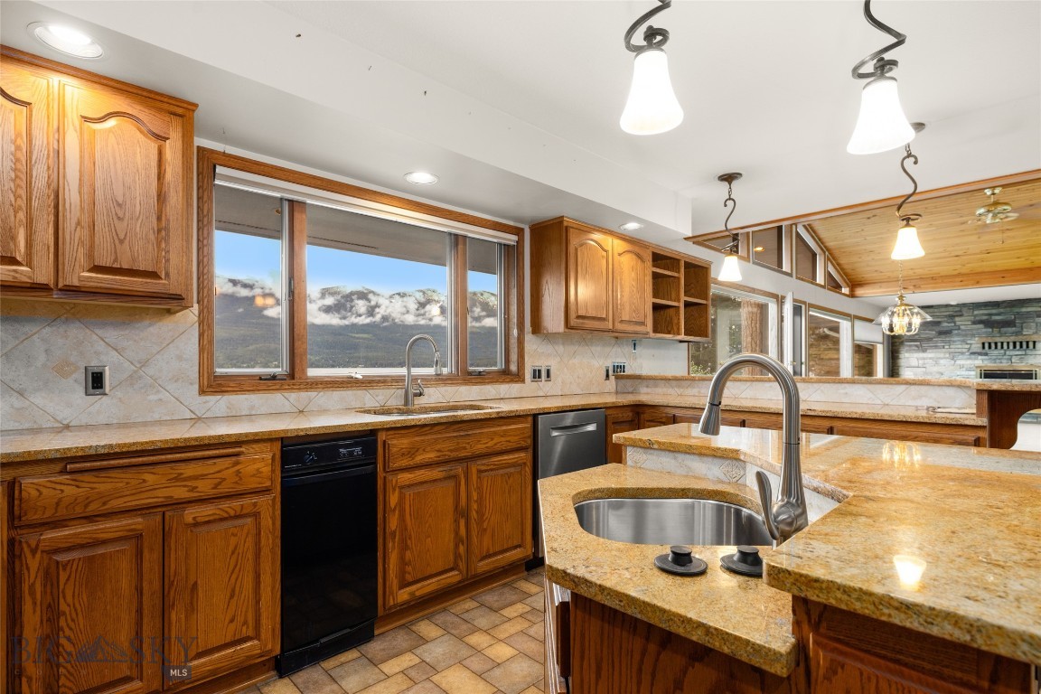 31582 N Finley Point Road