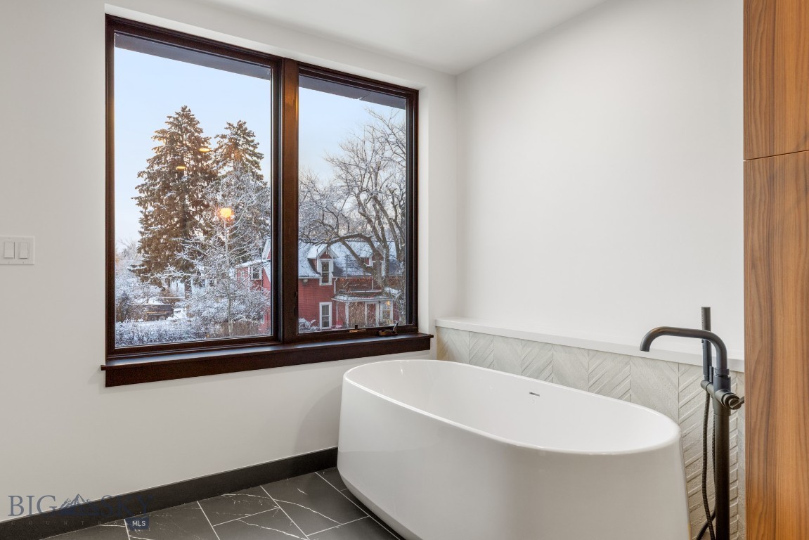 315 N Tracy Avenue 102