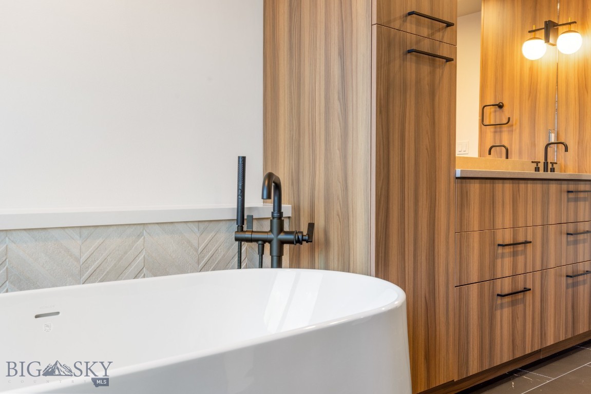 315 N Tracy Avenue 102