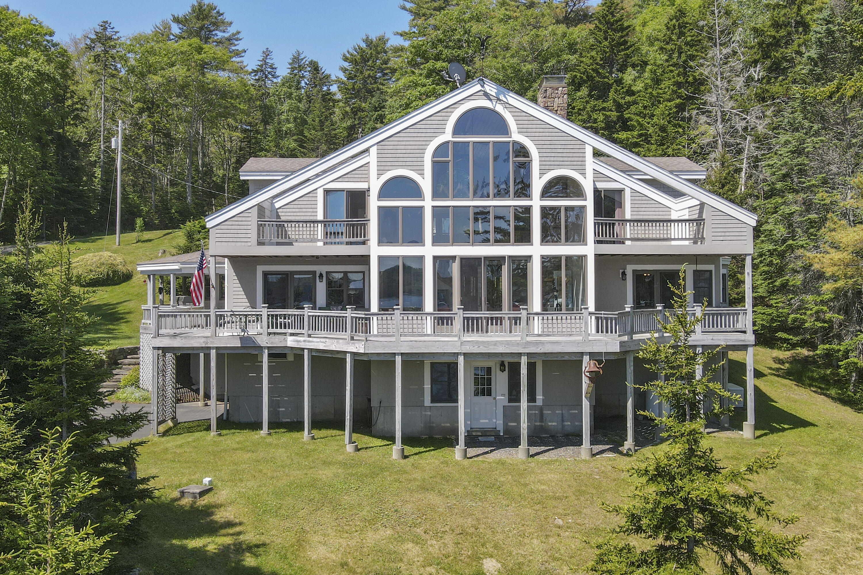 10 River Bend Drive