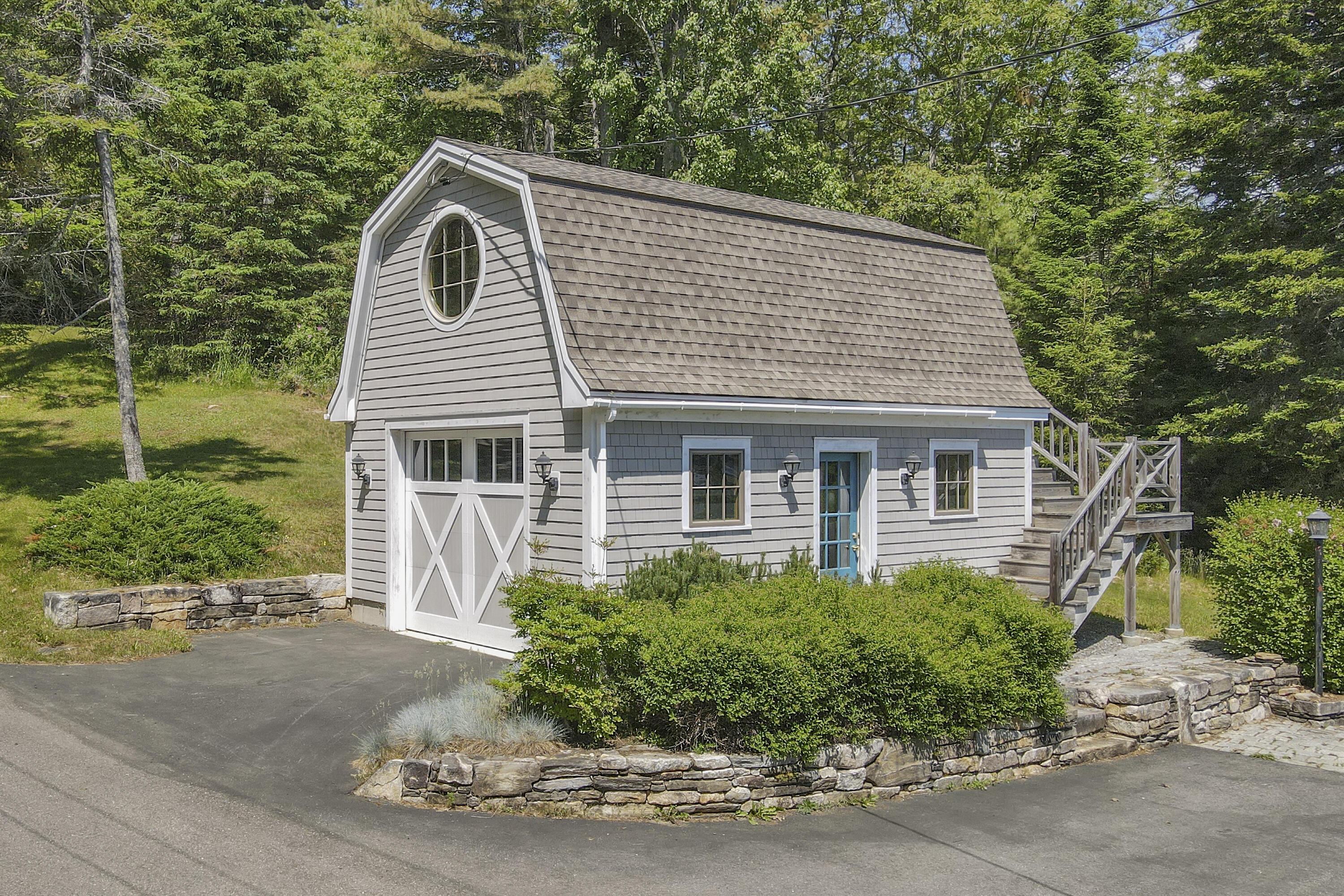 10 River Bend Drive