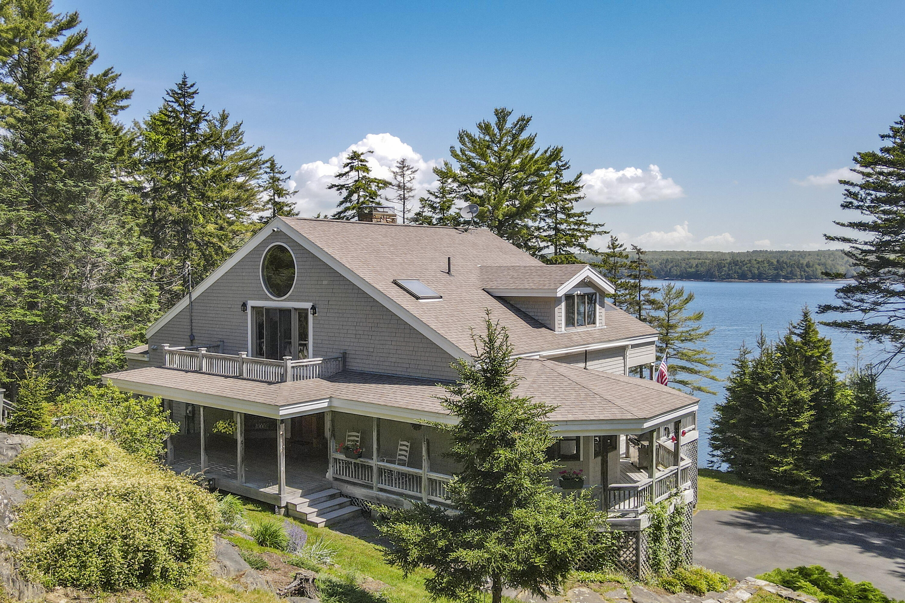 10 River Bend Drive