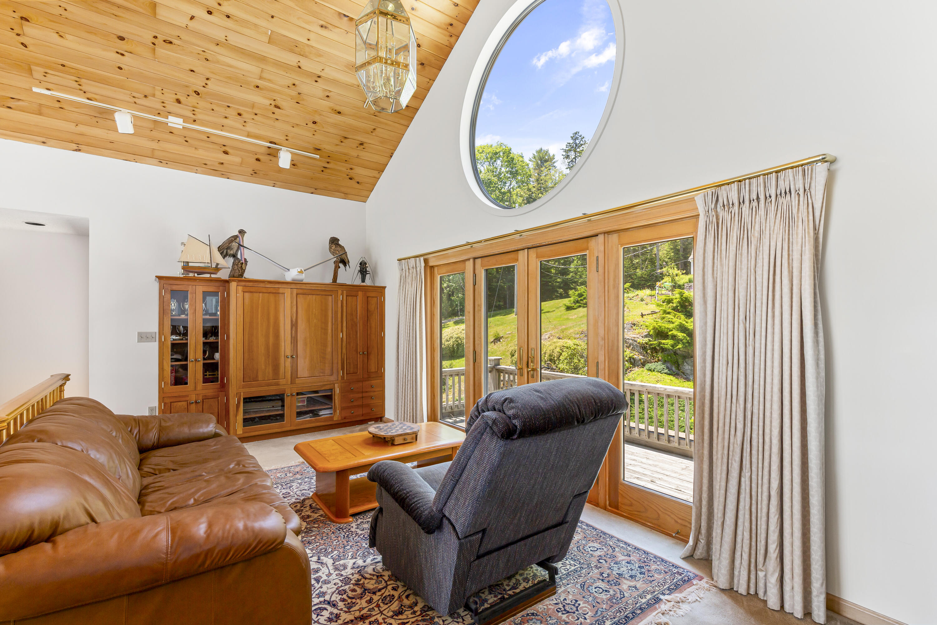 10 River Bend Drive