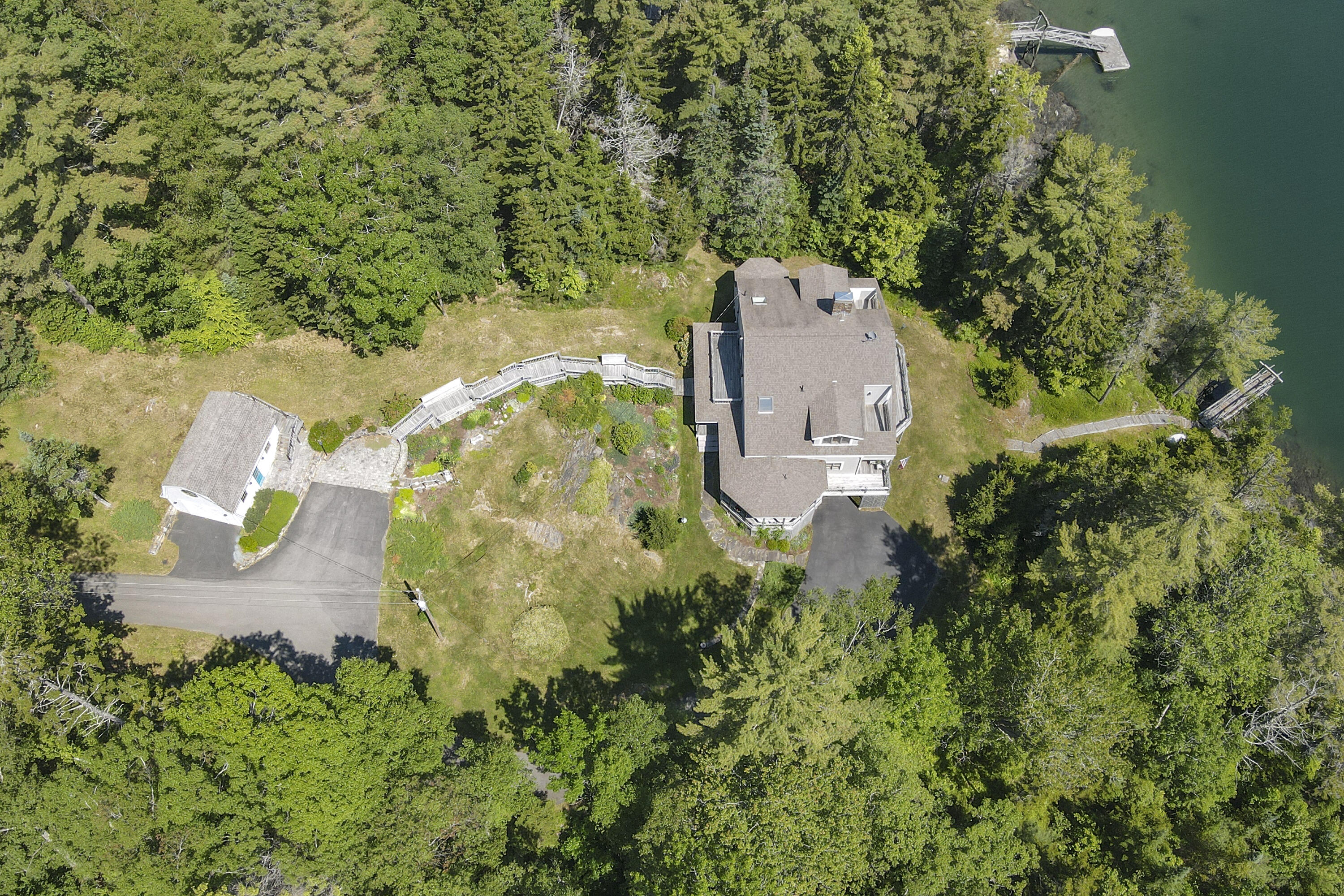 10 River Bend Drive