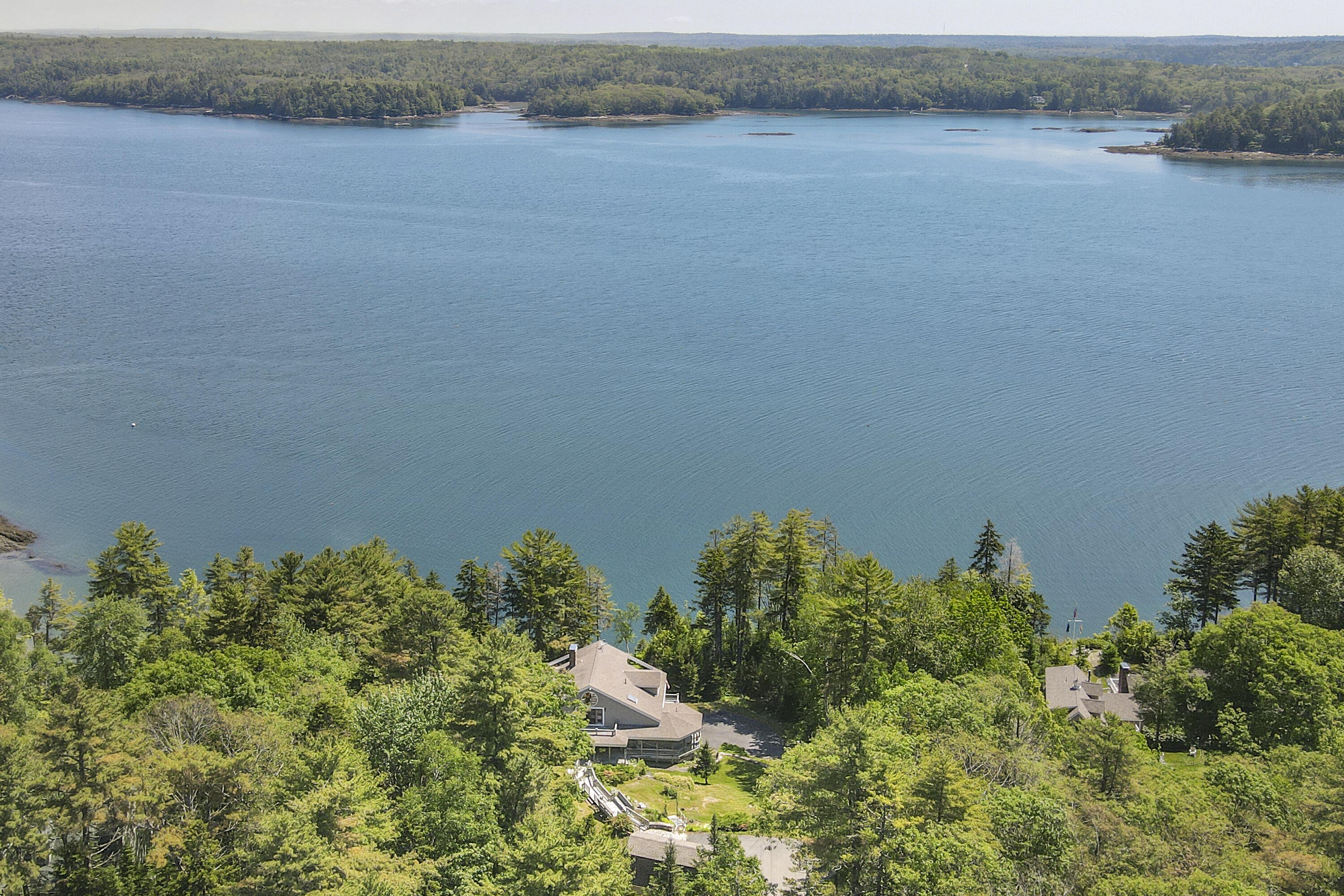 10 River Bend Drive