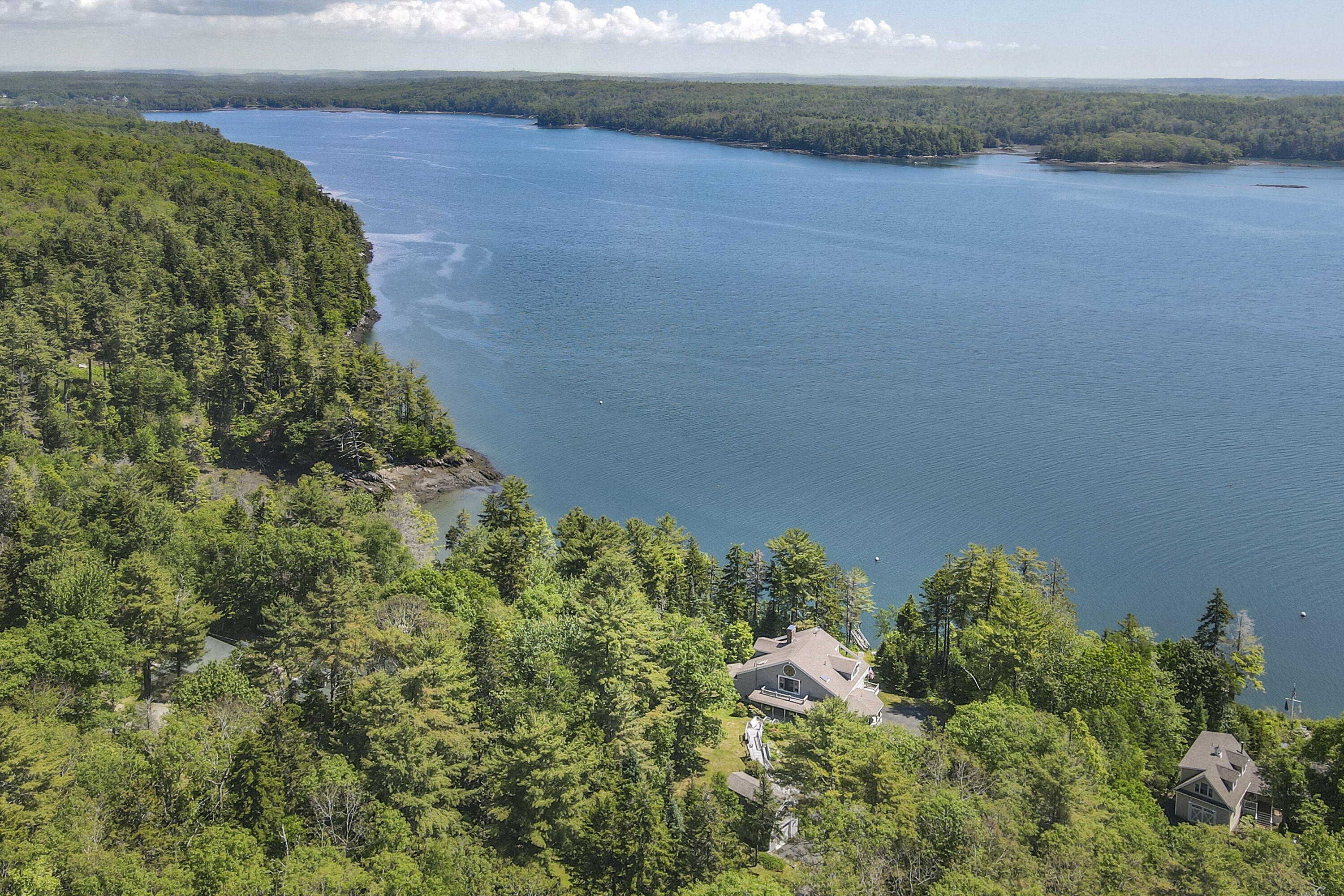 10 River Bend Drive