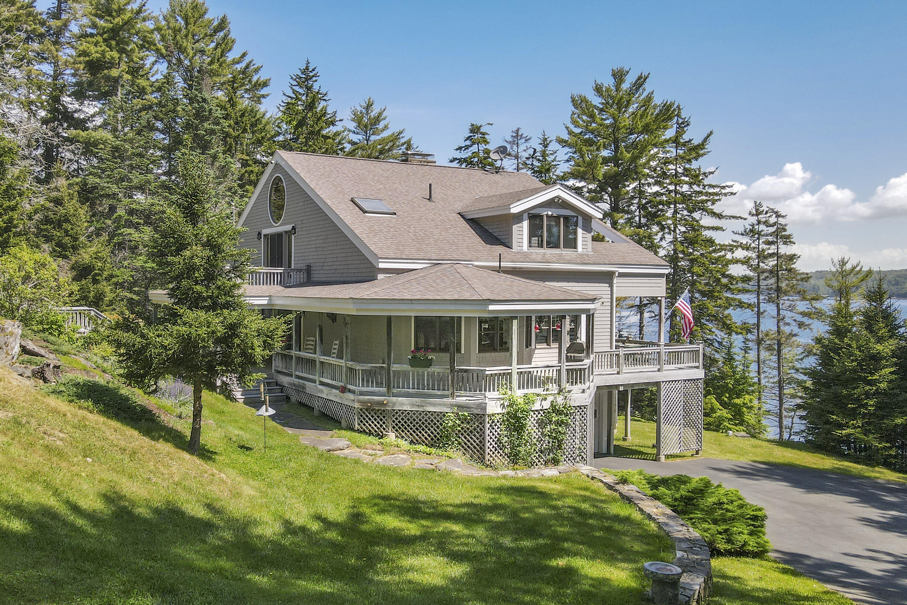 10 River Bend Drive