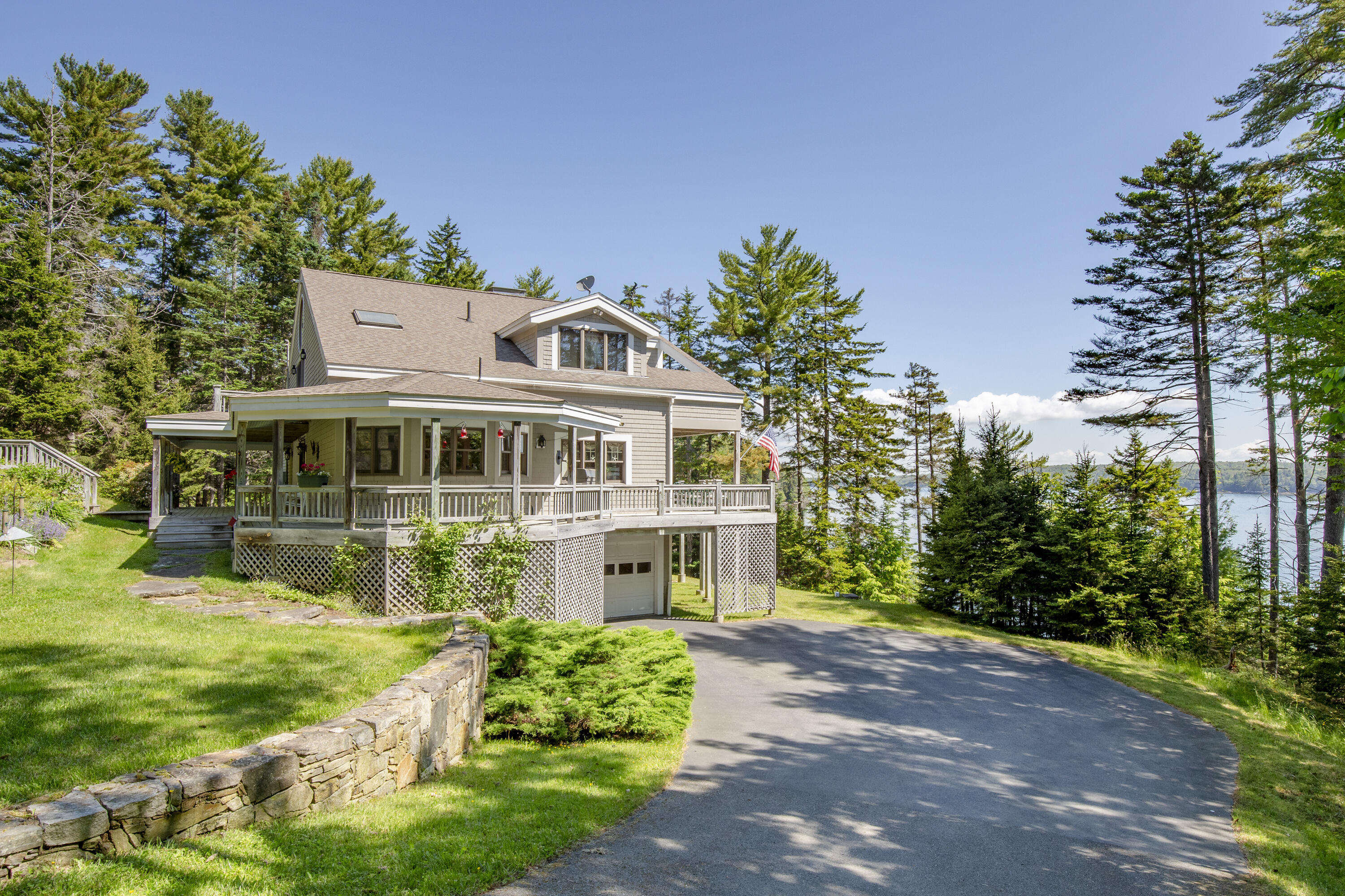 10 River Bend Drive