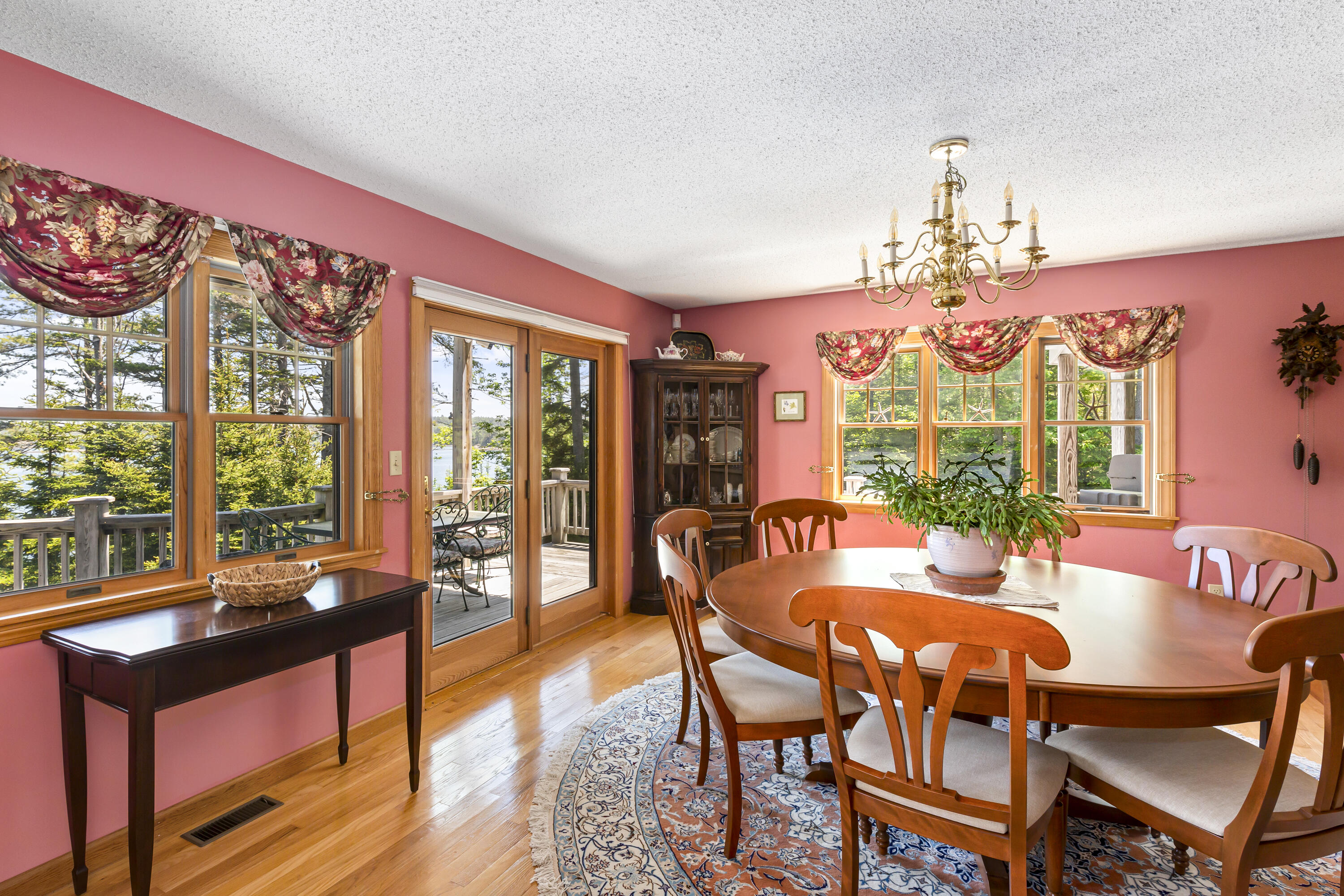 10 River Bend Drive