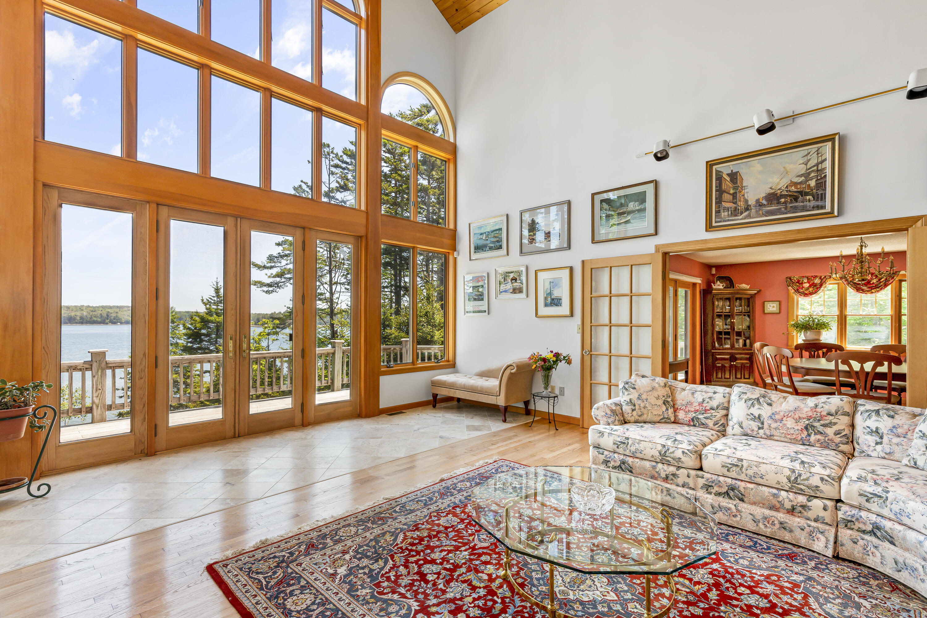 10 River Bend Drive