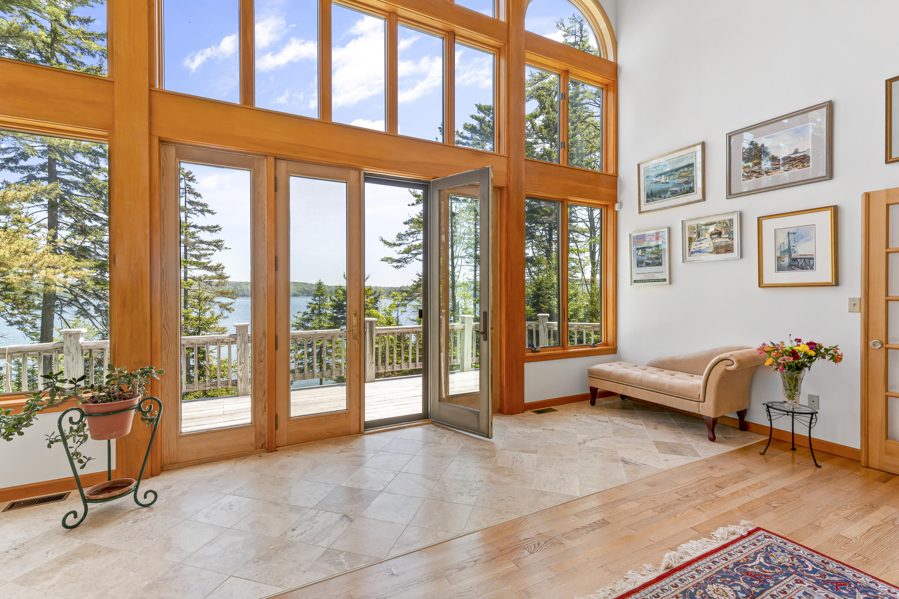 10 River Bend Drive