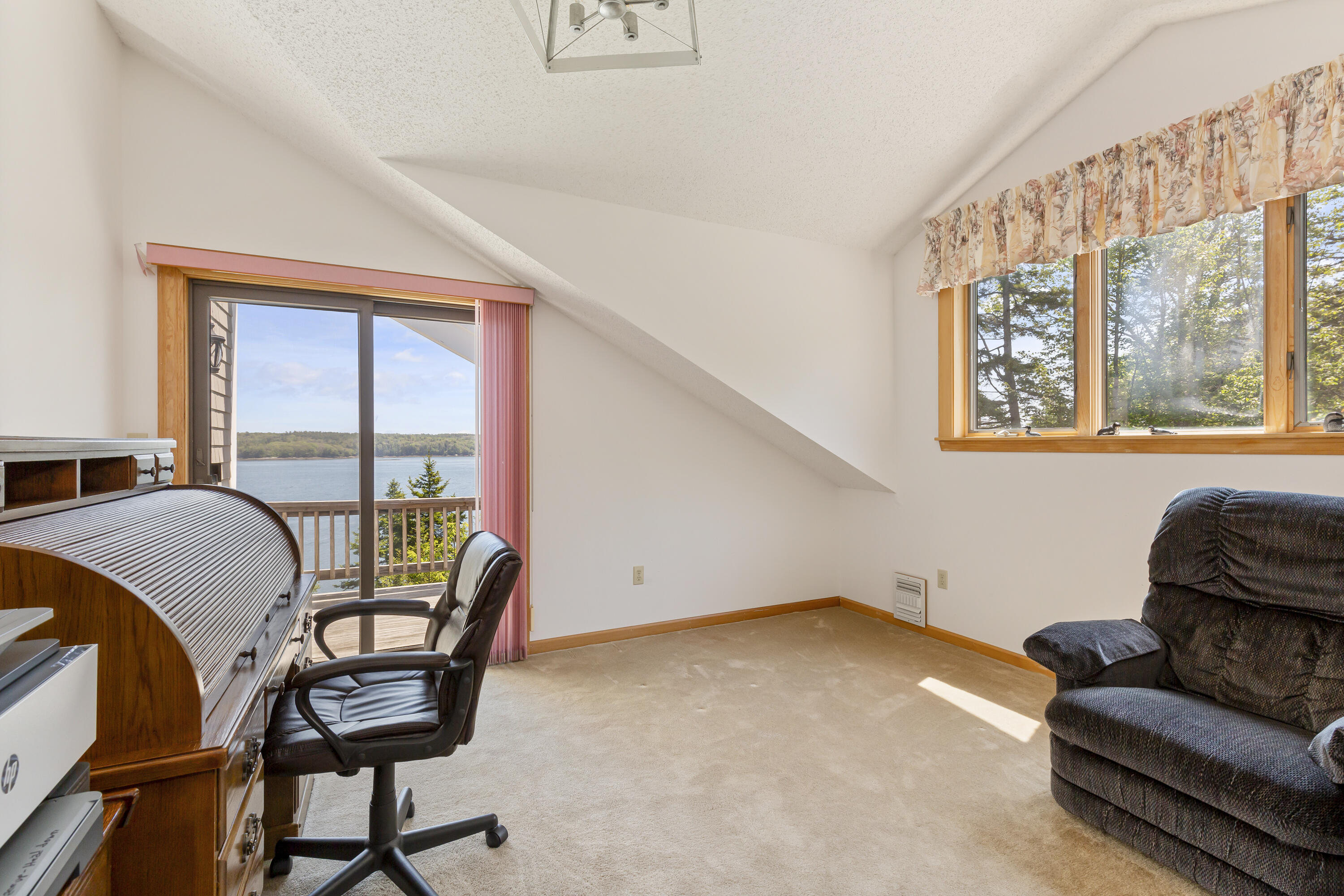 10 River Bend Drive