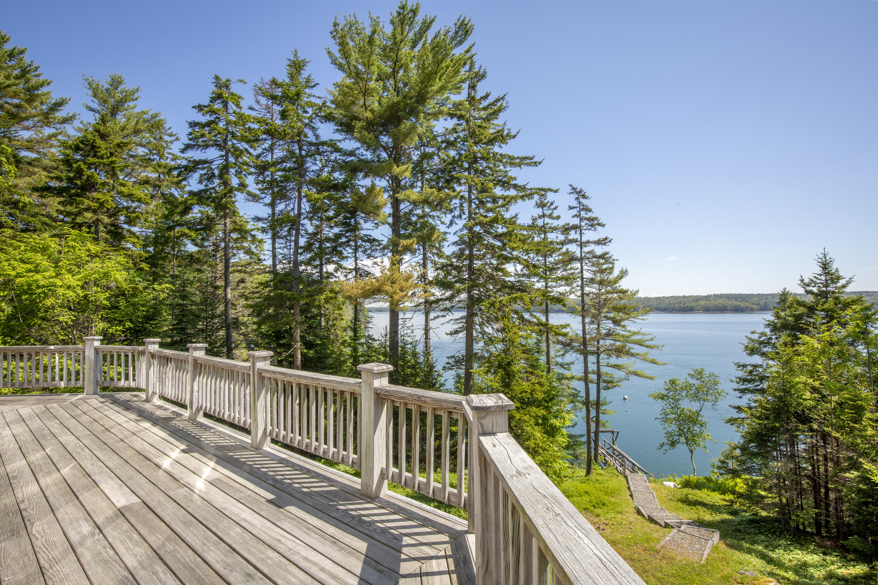 10 River Bend Drive